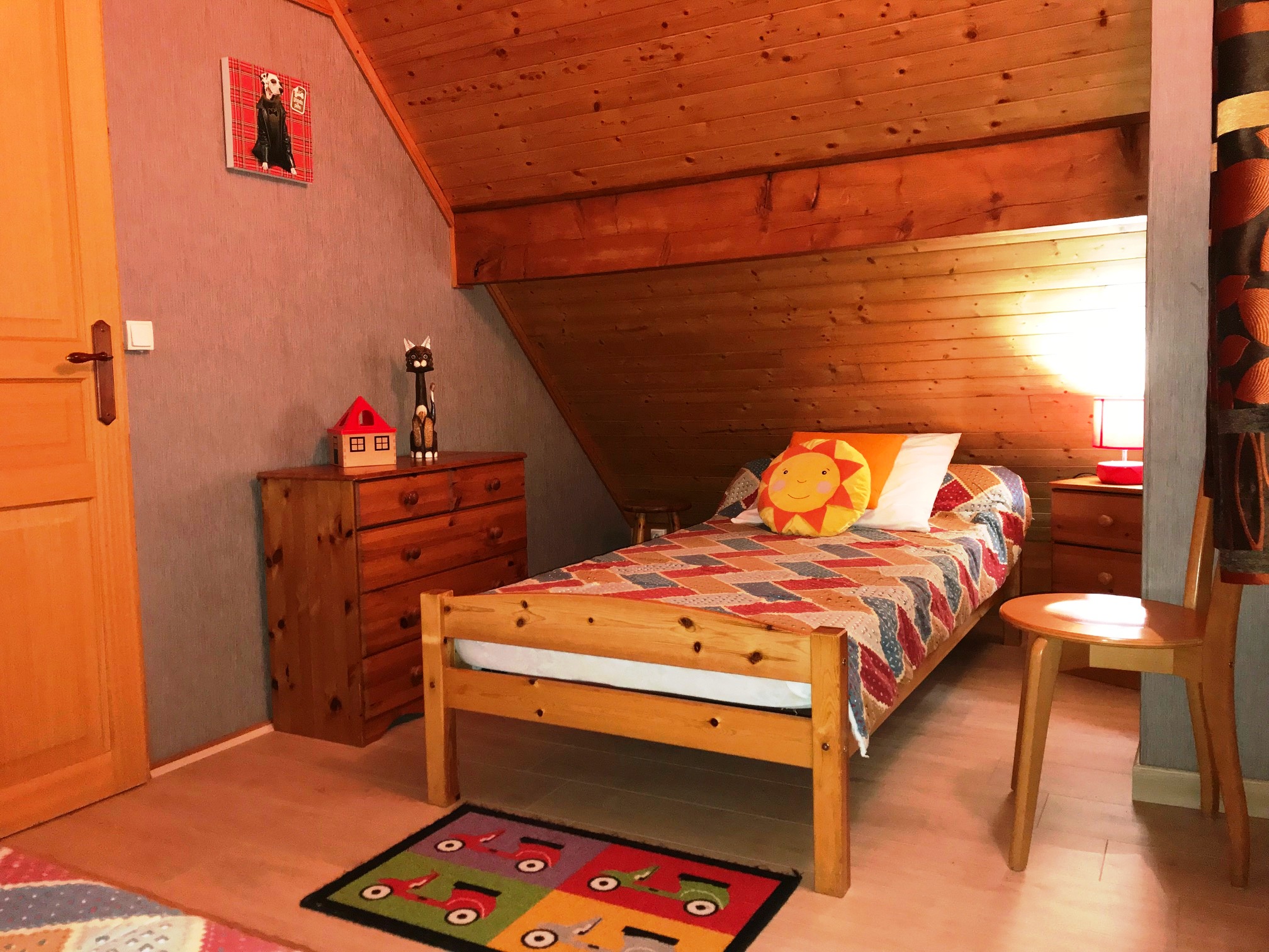 L'autre chambre du gîte "Le Cabaliros" avec deux lits de 90