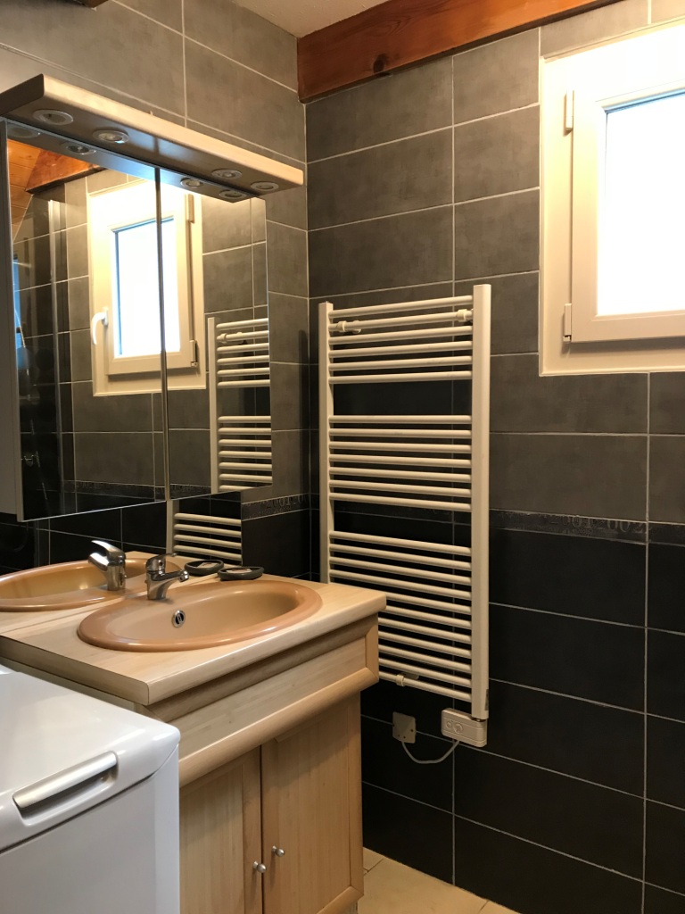 La salle de bain du gîte "Le Cabaliros"