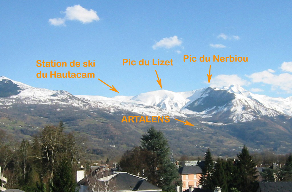 Vue sur Hautacam et le Nerbiou depuis la valée d'Argelès