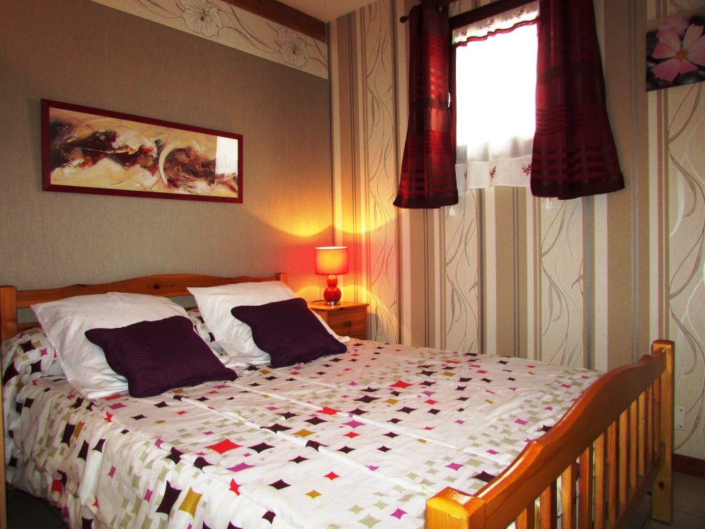 Chambre rez de  chaussée gite le Nerbiou