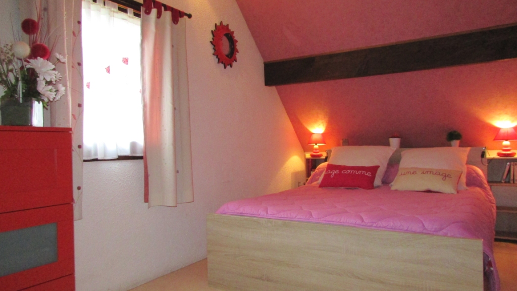 Chambre à l'étage avec lit de 140